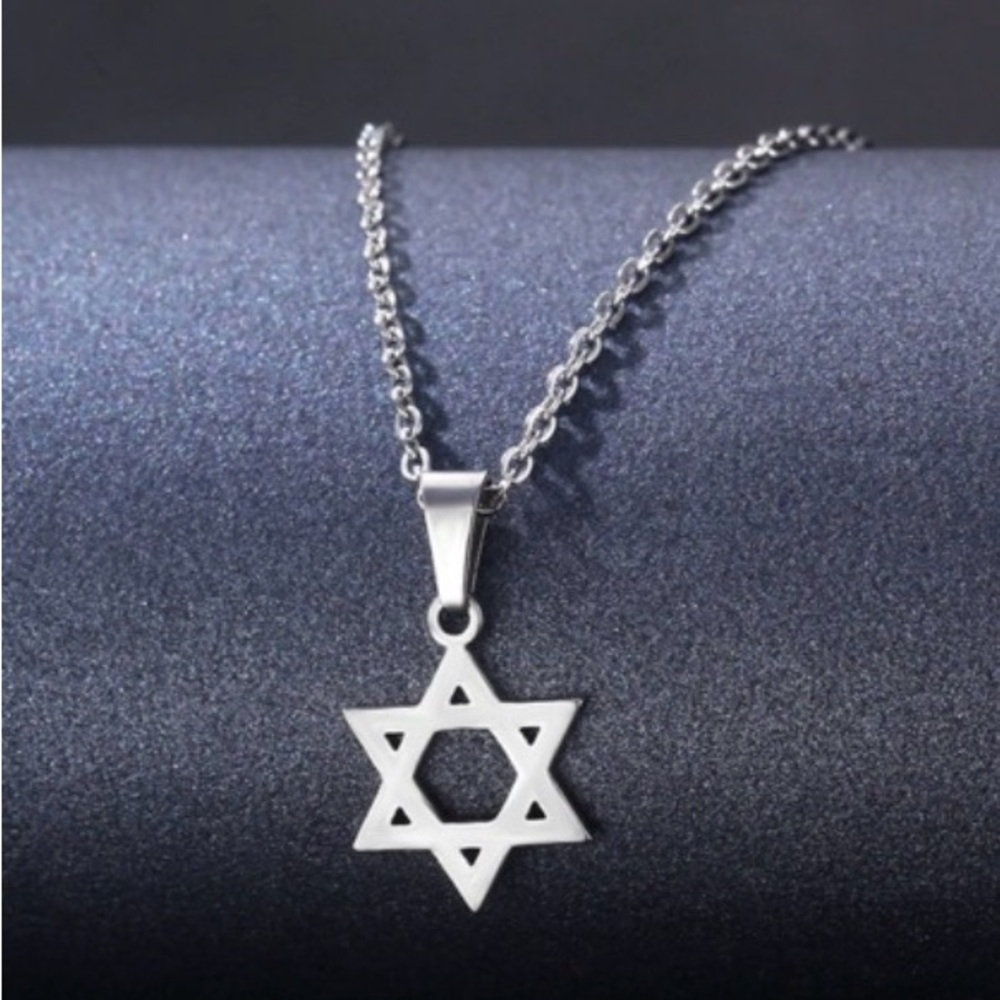 Elegant Sterling Silver Star Pendant Necklace